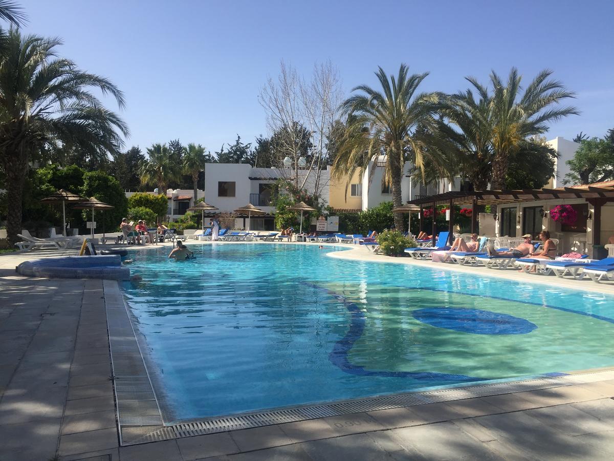 Paphos Gardens Apartment Bagian luar foto